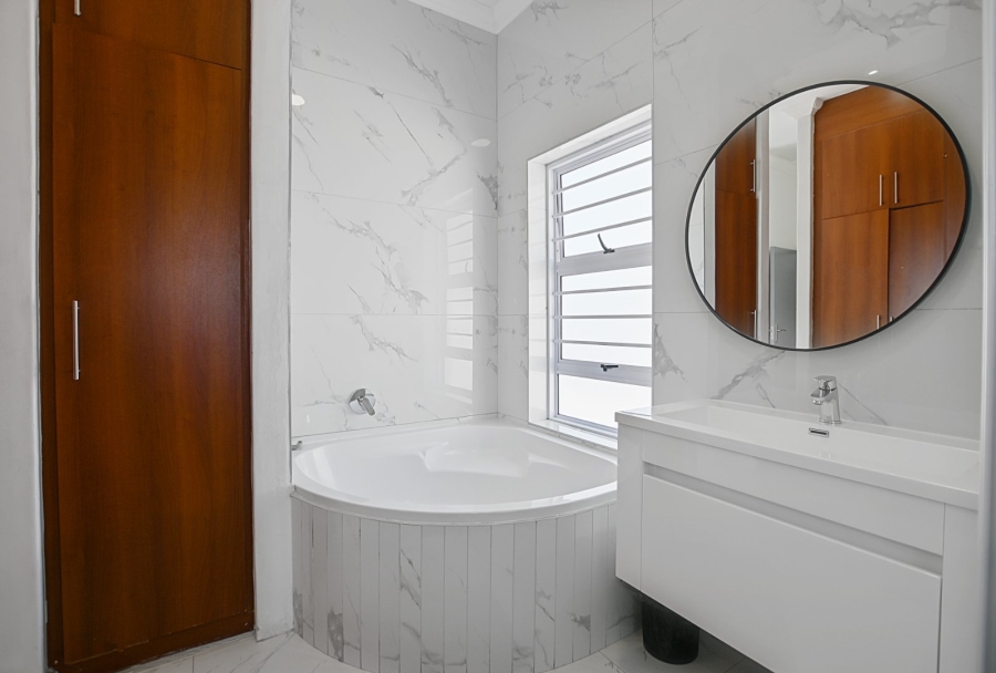  Bedroom Property for Sale in Parklands Western Cape